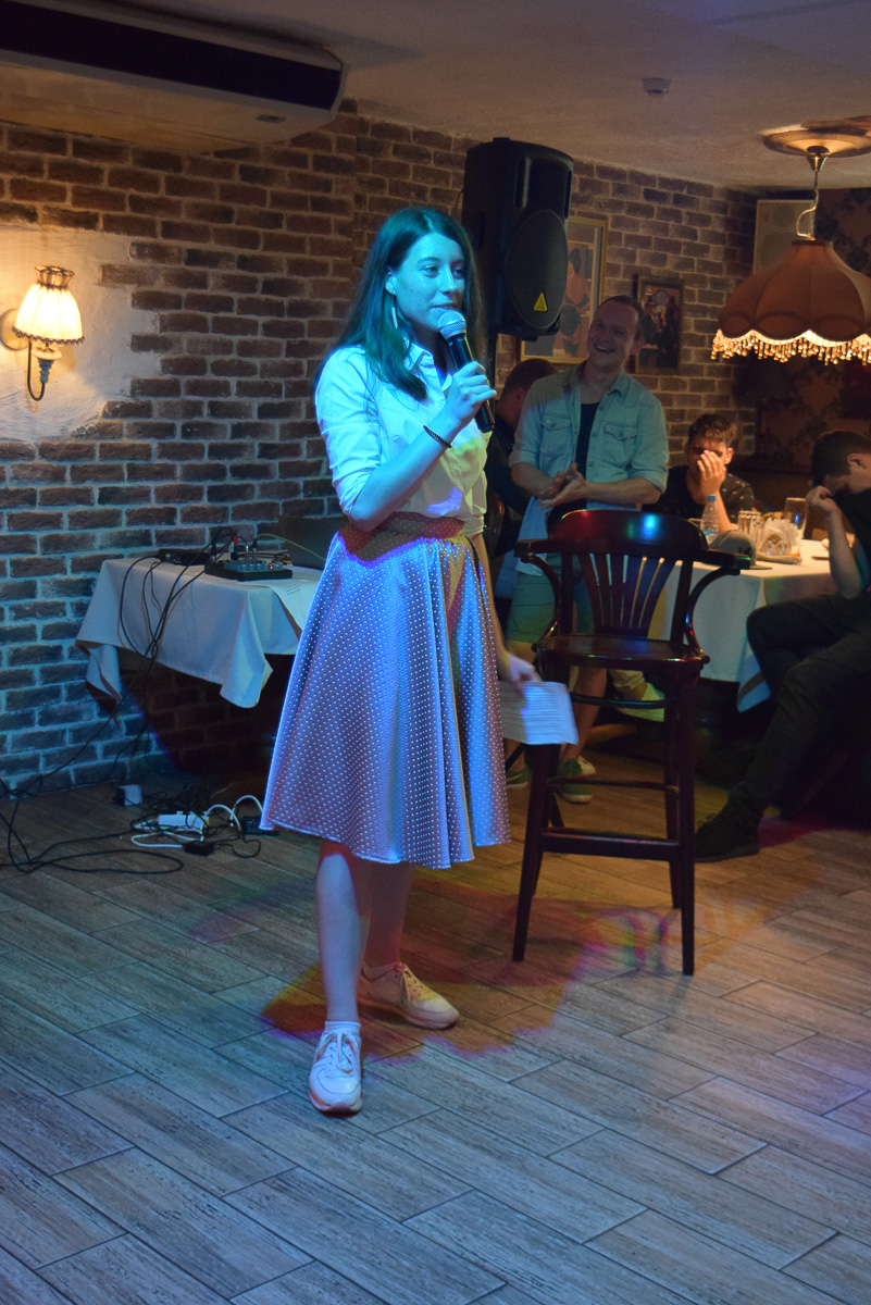 Первый летний стендап вечер был жарким во всех смыслах этого слова. Сезон открыт! Читайте, чем еще нас будут удивлять владимирские комики уже в этом месяце