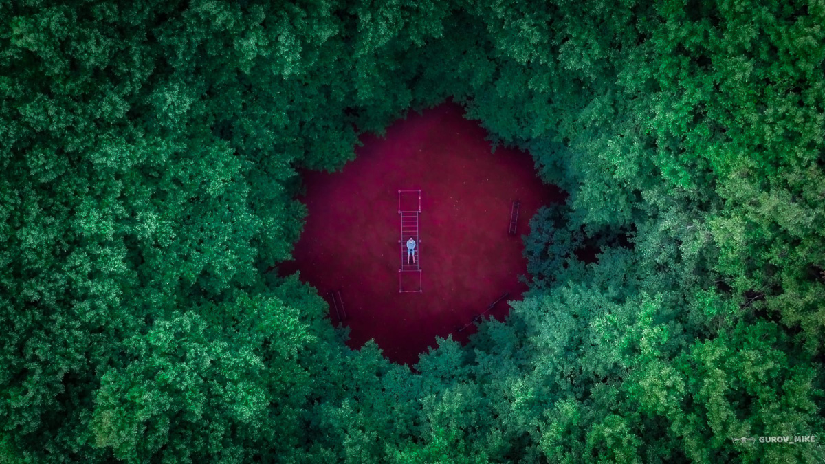 Фотограф Михаил Гуров освоил работу квадрокоптера и теперь делает просто невероятные снимки. На многих из них - пейзажи Владимирского края. Мы выбрали самые-самые