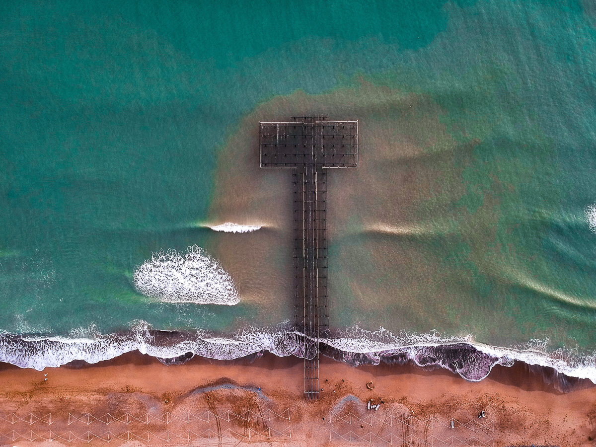 Фотограф Михаил Гуров освоил работу квадрокоптера и теперь делает просто невероятные снимки. На многих из них - пейзажи Владимирского края. Мы выбрали самые-самые