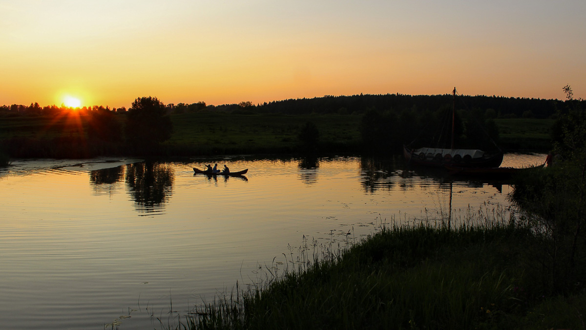 Средневековая одежда, пища и ладья. Мужественные путешественники военно-исторического клуба «Вареж» вернулись из пятидневного плавания по Оке