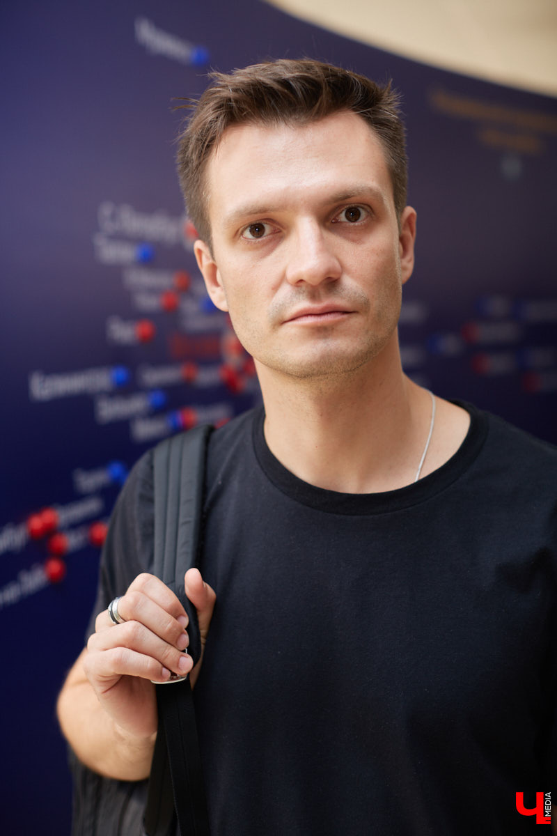 Все последние новости о драмтеатре в эмоциональных подробностях встречи актерской труппы и руководства театра. Сезону быть, премьерам тоже! О новаторских идеях на новый сезон читайте ниже