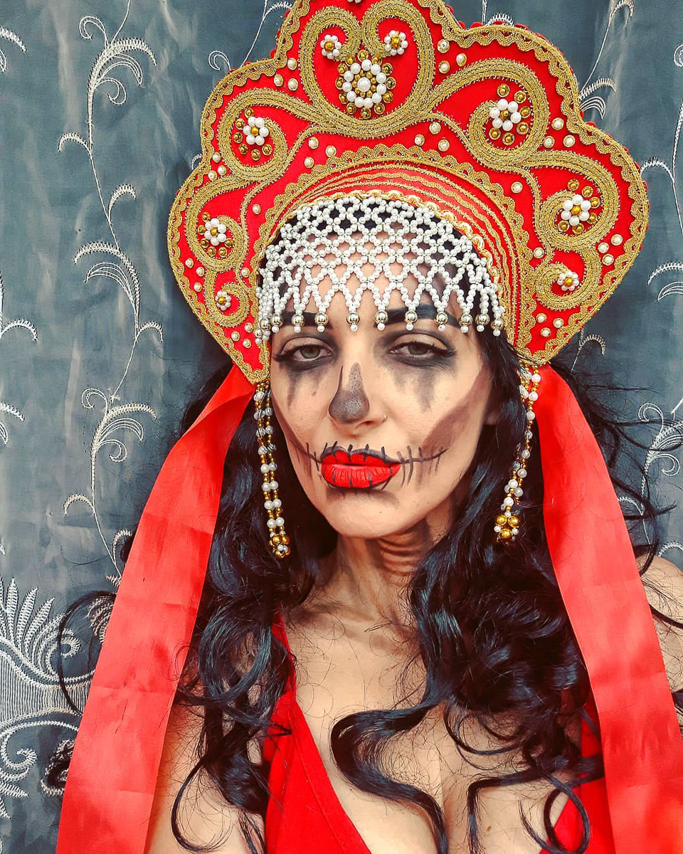 Вот она, мрачная притягательность готических снимков во всей красе. Любуемся владимирцами, которые превратились в пугающе фантастических персонажей