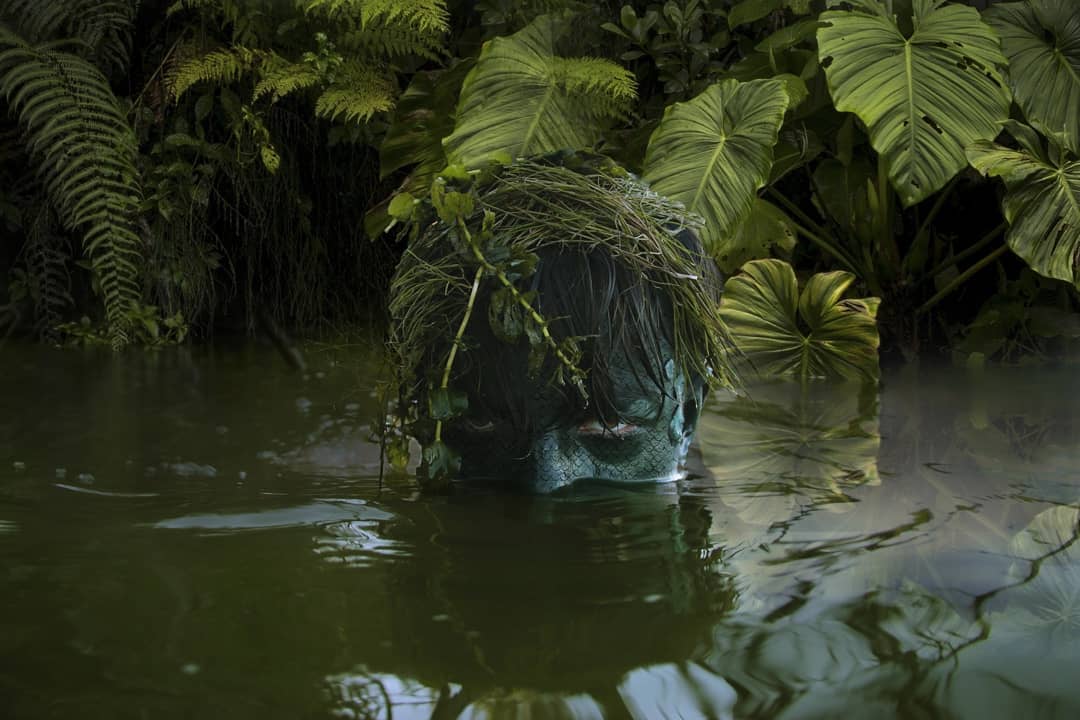 Вот она, мрачная притягательность готических снимков во всей красе. Любуемся владимирцами, которые превратились в пугающе фантастических персонажей