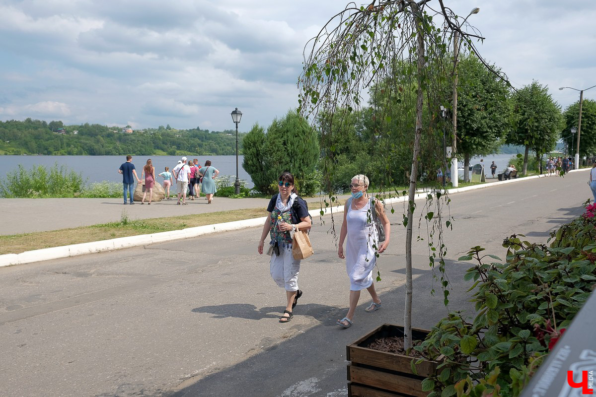 Обзор туристических мест в Плесе, экскурсия на катере и гастротуризм
