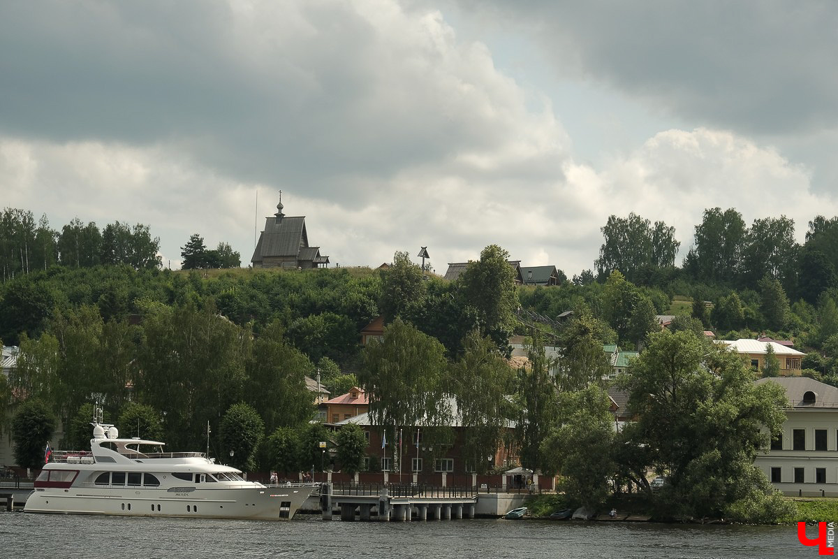 Обзор туристических мест в Плесе, экскурсия на катере и гастротуризм