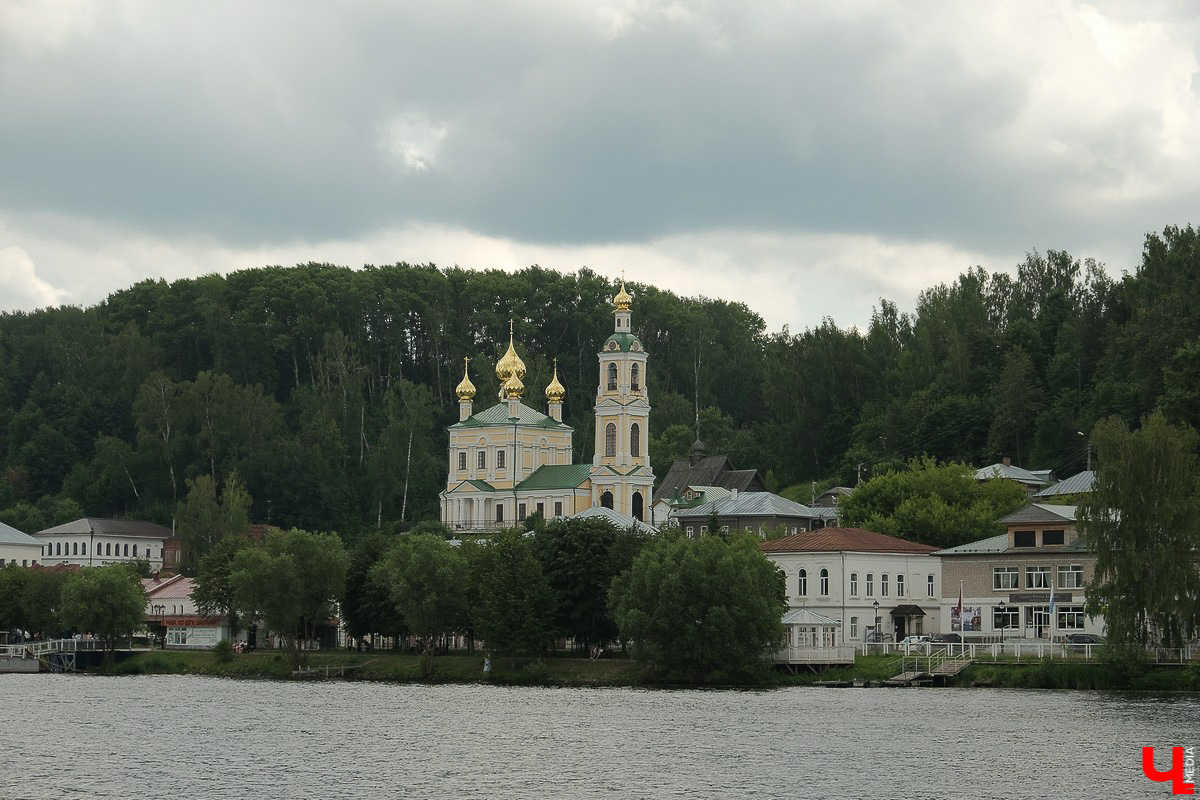 Обзор туристических мест в Плесе, экскурсия на катере и гастротуризм