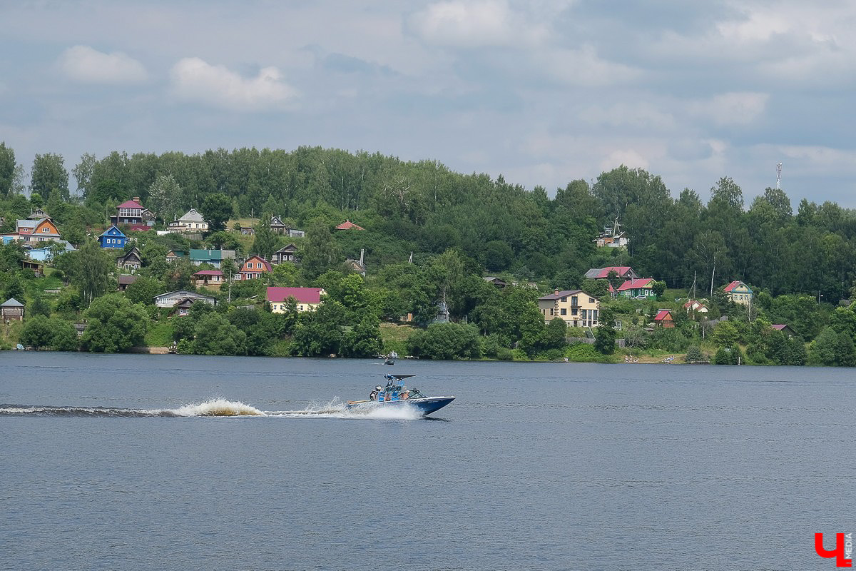 Обзор туристических мест в Плесе, экскурсия на катере и гастротуризм