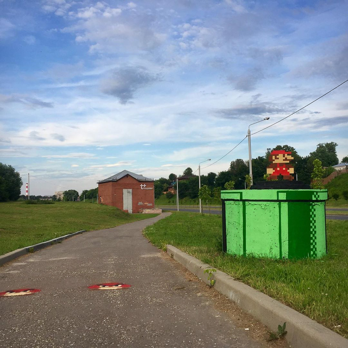 Черепашки-ниндзя на Октябрьском проспекте. От создателя инсталляции с вылезающим на Лыбедской магистрали Марио. Портят или украшают город работы с культовыми мультгероями?