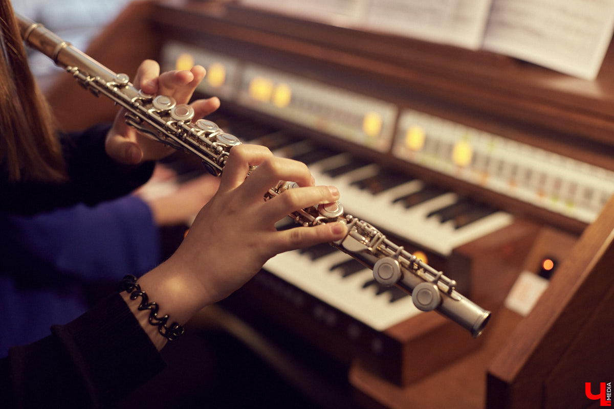 Яна Тарасова - музыковед, теоретик. Но самостоятельно учится играть на органе