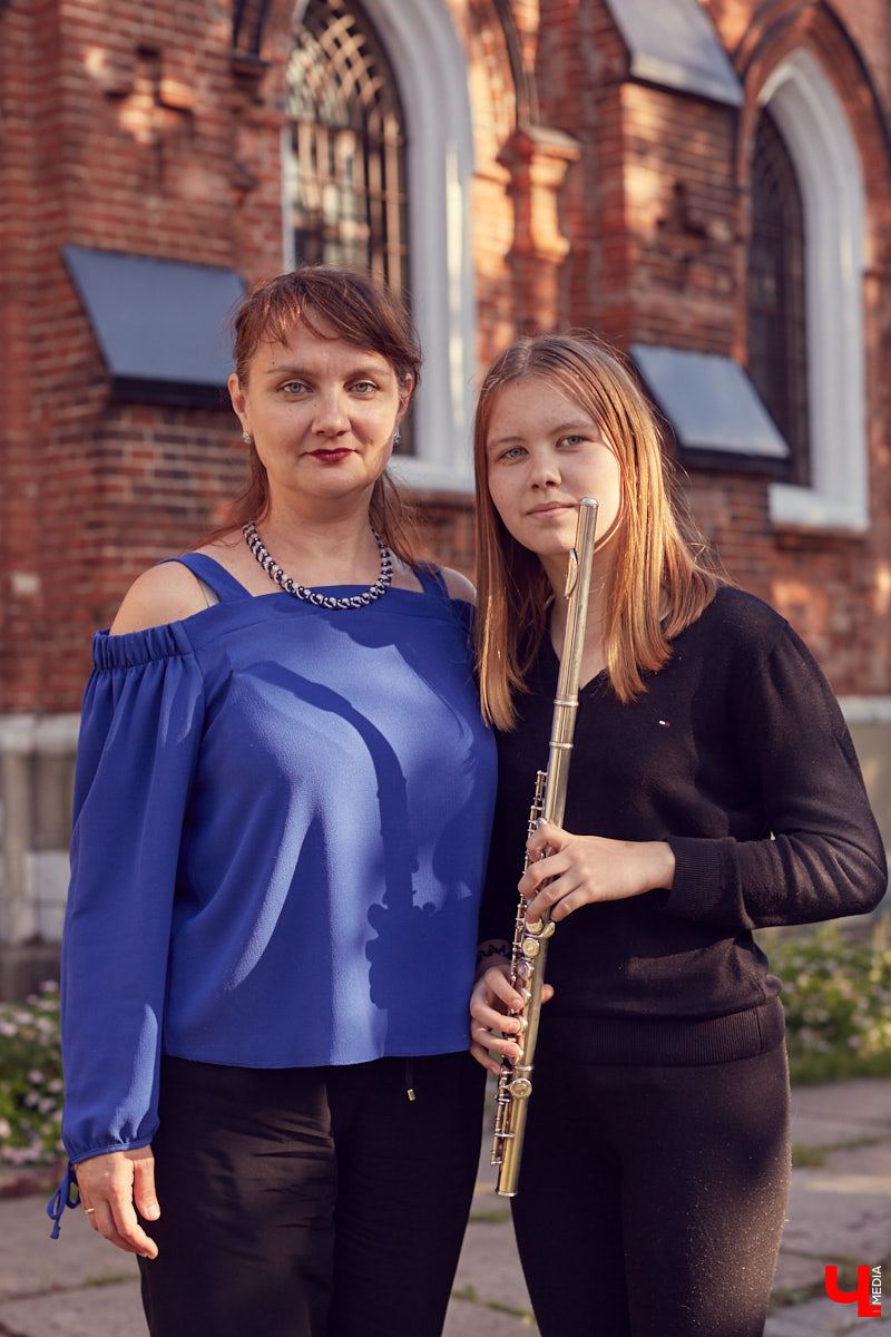 Яна Тарасова - музыковед, теоретик. Но самостоятельно учится играть на органе