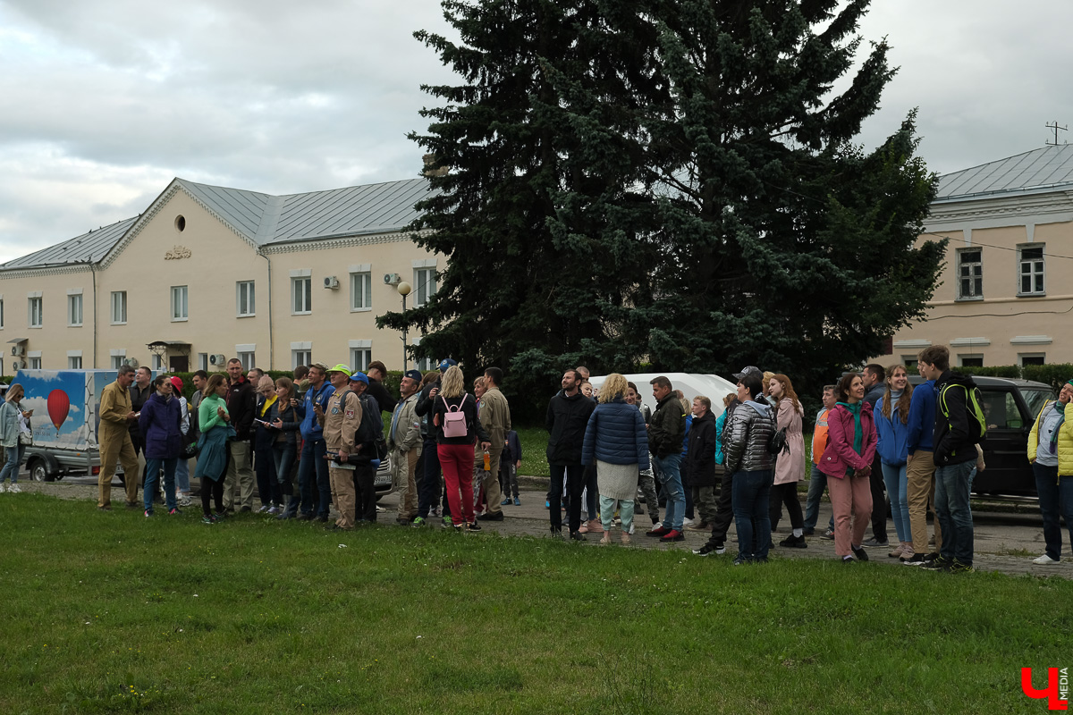 Торжественное открытие фестиваля воздушных шаров “Золотое кольцо России” отменили. Утренние полеты состоялись в 5.00 утра без зрителей