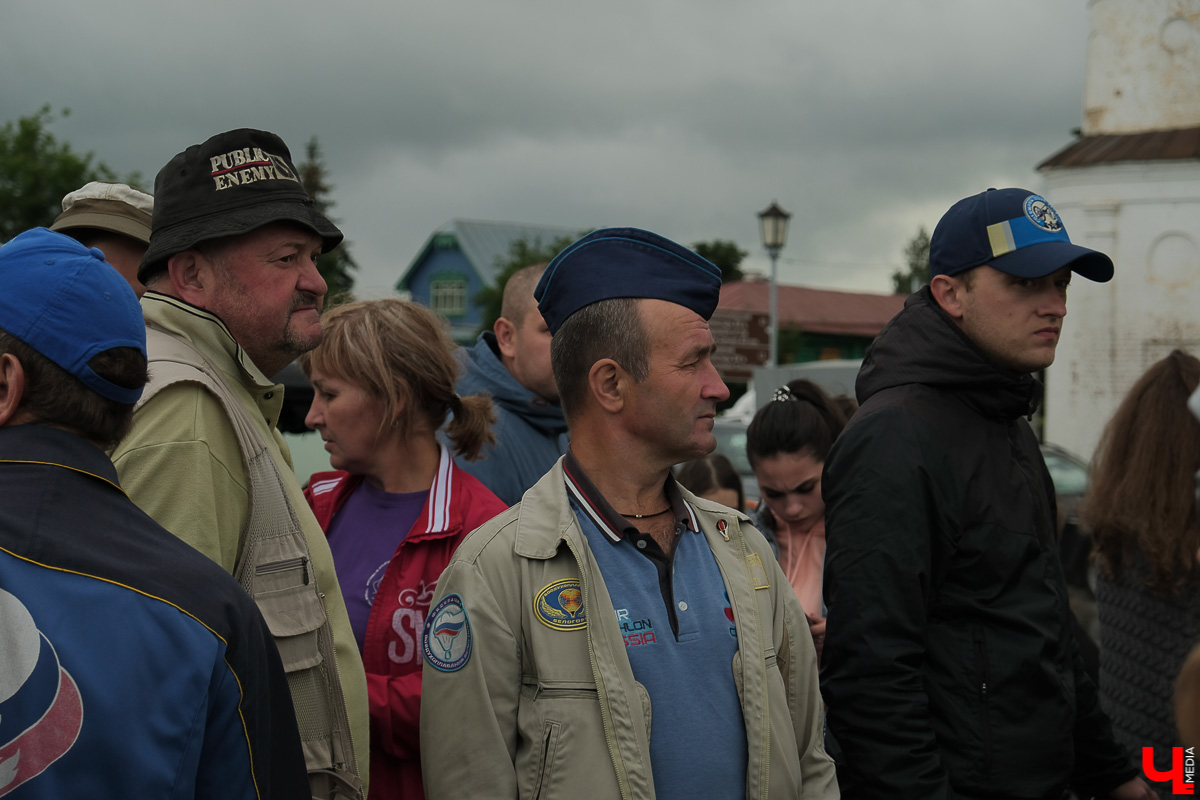 Торжественное открытие фестиваля воздушных шаров “Золотое кольцо России” отменили. Утренние полеты состоялись в 5.00 утра без зрителей