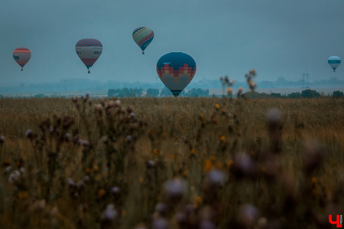 Торжественное открытие фестиваля воздушных шаров “Золотое кольцо России” отменили. Утренние полеты состоялись в 5.00 утра без зрителей