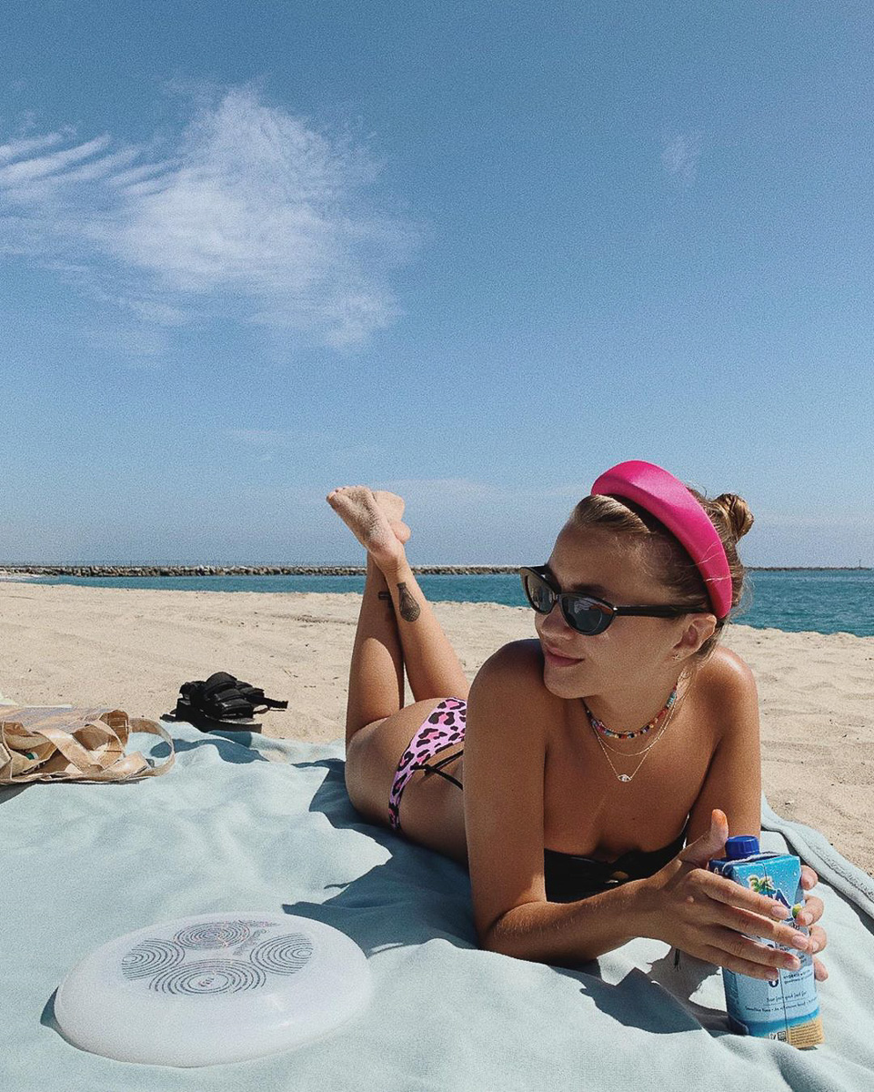 Дарья Шумник переехала из России в США и убедилась, что в Лос-Анджелесе не все так прекрасно, как показывают в фильмах. Неужели волшебный «вайб», загорелые красавчики с кубиками и кабриолеты — это лишь миф?