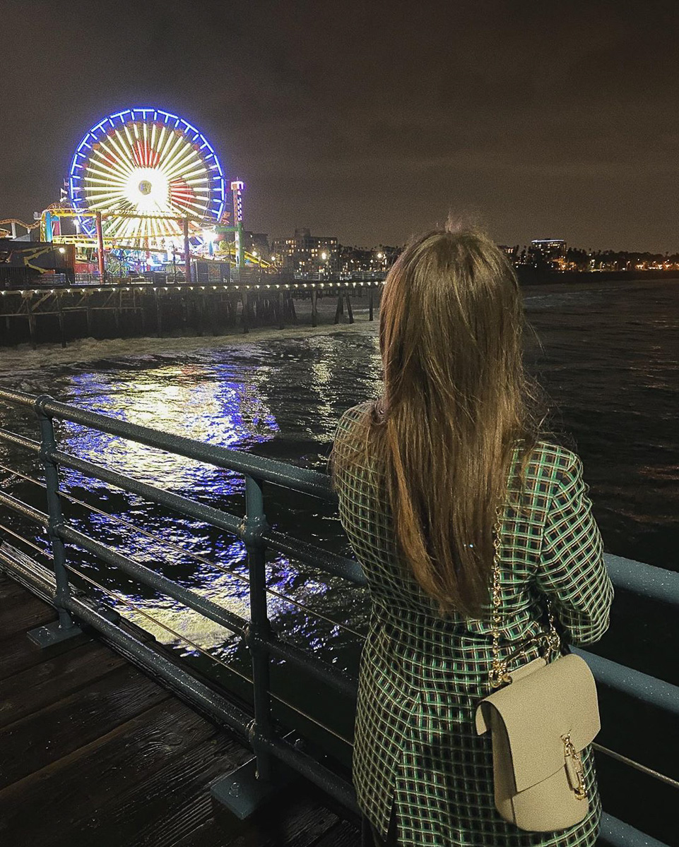 Дарья Шумник переехала из России в США и убедилась, что в Лос-Анджелесе не все так прекрасно, как показывают в фильмах. Неужели волшебный «вайб», загорелые красавчики с кубиками и кабриолеты — это лишь миф?