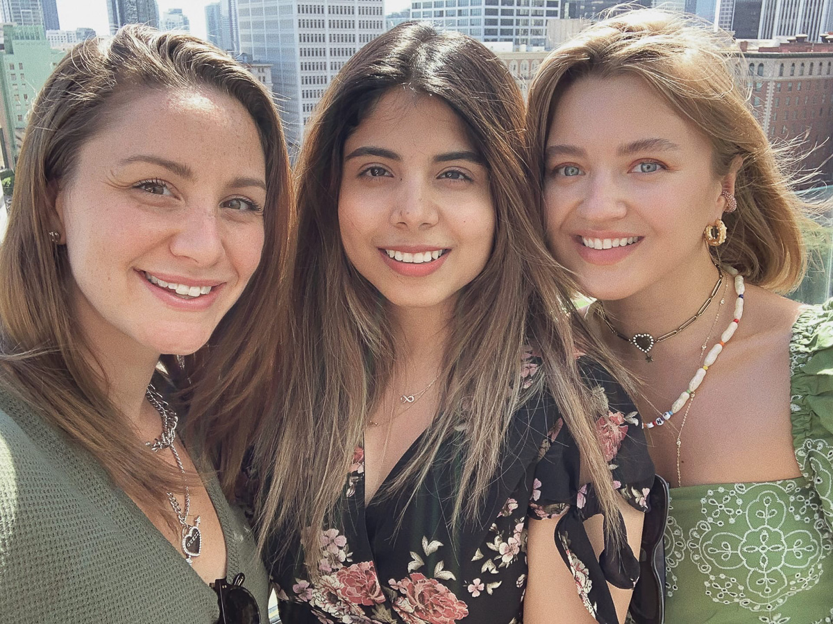 Дарья Шумник переехала из России в США и убедилась, что в Лос-Анджелесе не все так прекрасно, как показывают в фильмах. Неужели волшебный «вайб», загорелые красавчики с кубиками и кабриолеты — это лишь миф?