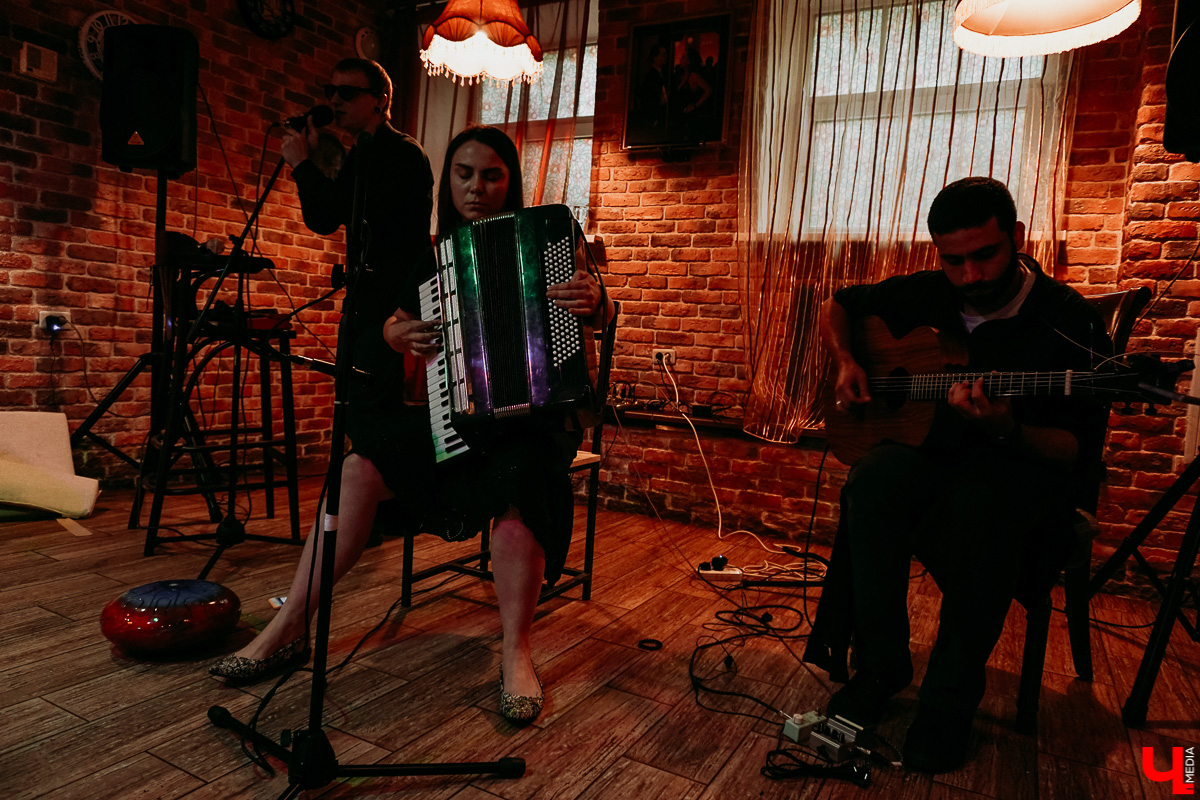 Поэты снова читают. За время самоизоляции они придумали много интересных вещей