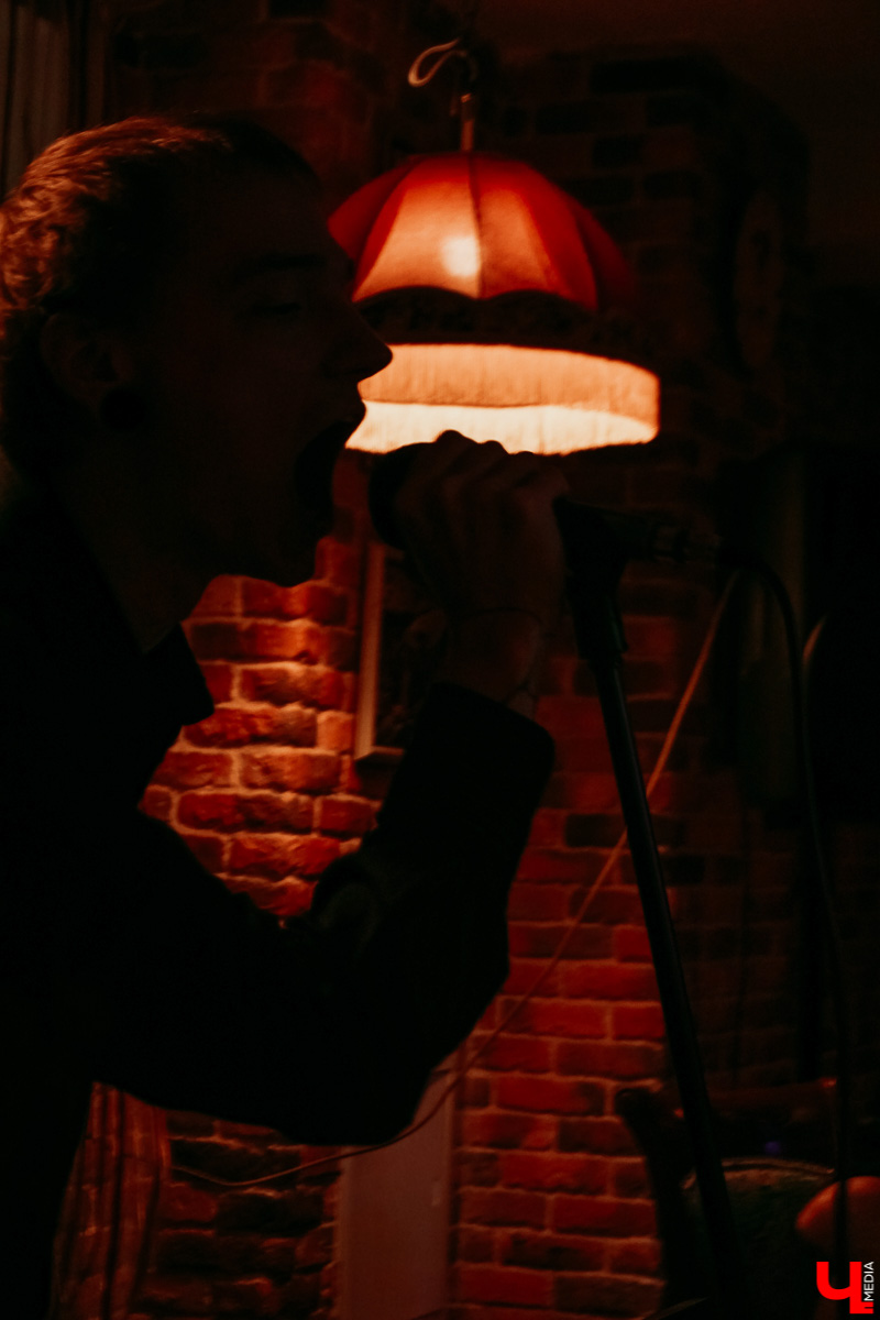 Поэты снова читают. За время самоизоляции они придумали много интересных вещей