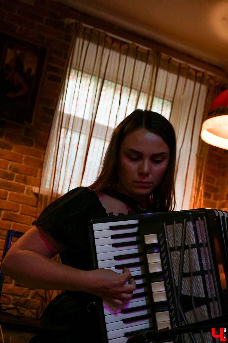 Поэты снова читают. За время самоизоляции они придумали много интересных вещей