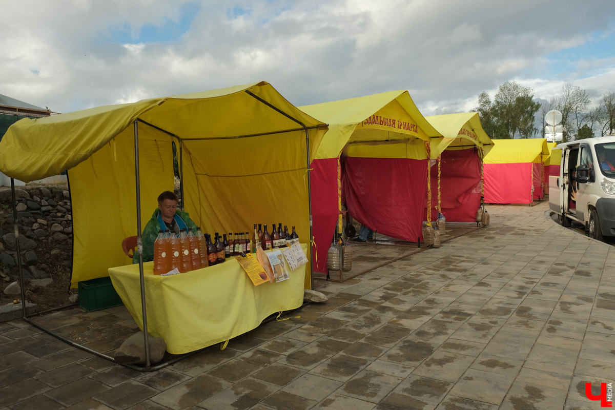 В Суздале продолжается подготовка к тысячелетнему юбилею города. В историческом центре возводят местный парк Зарядье