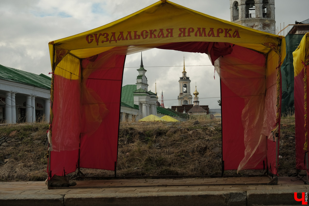 В Суздале продолжается подготовка к тысячелетнему юбилею города. В историческом центре возводят местный парк Зарядье