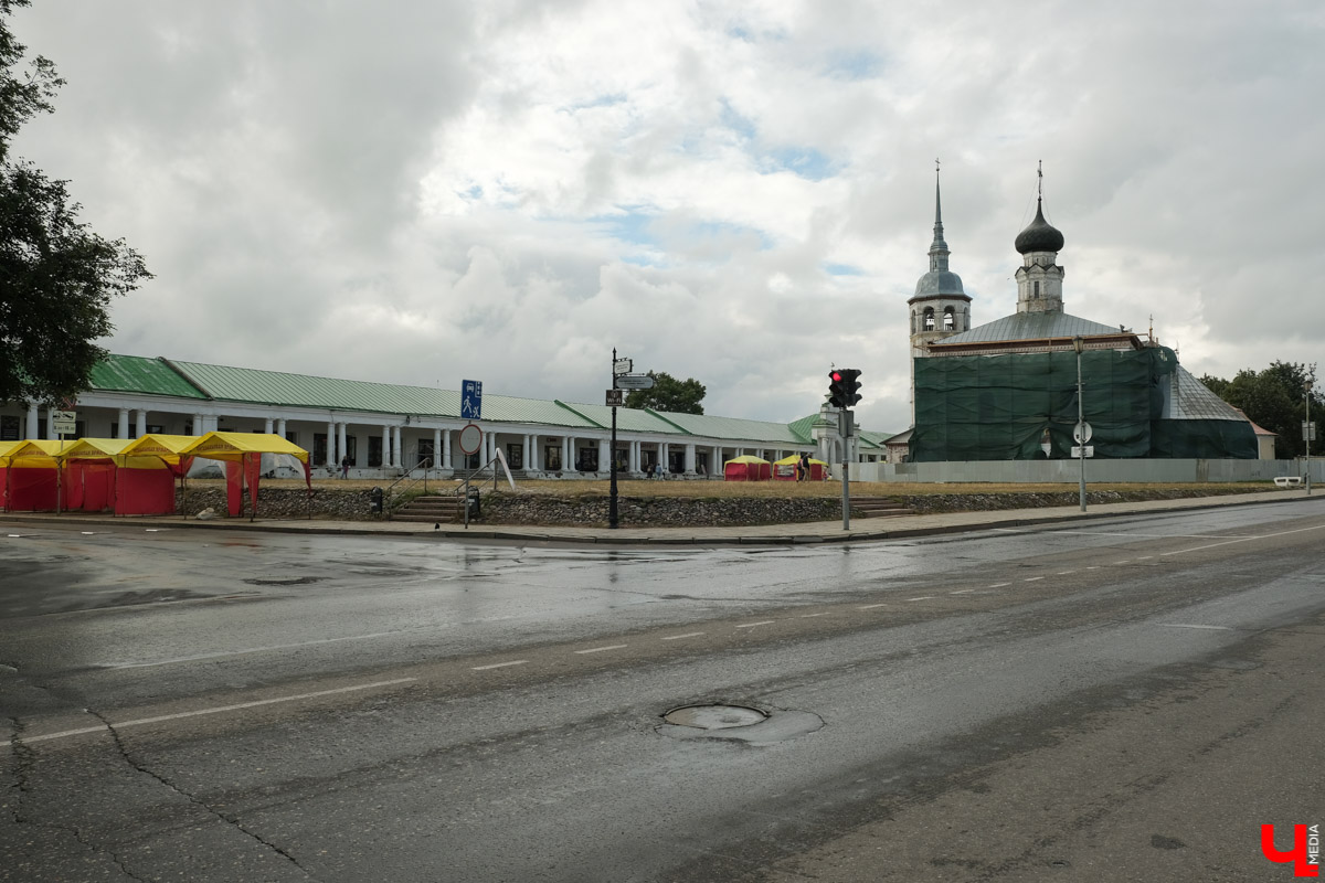 В Суздале продолжается подготовка к тысячелетнему юбилею города. В историческом центре возводят местный парк Зарядье