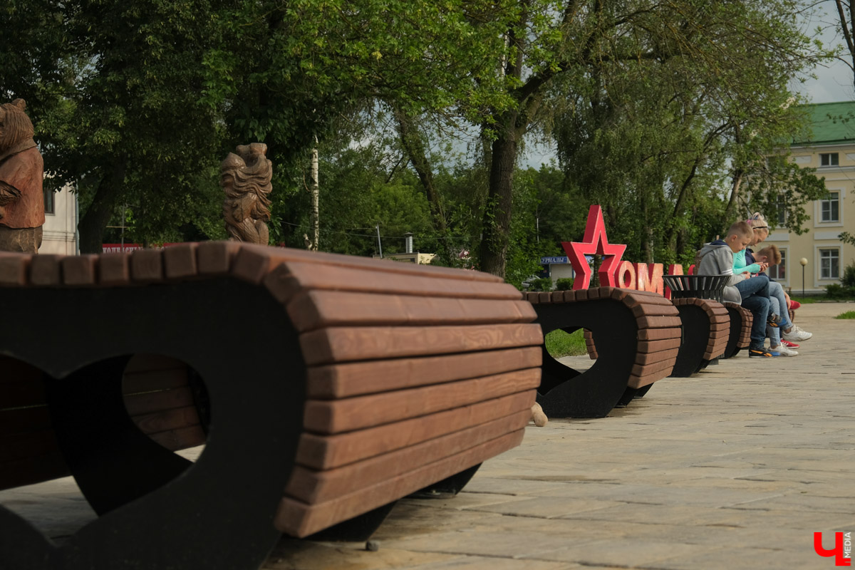 В Суздале продолжается подготовка к тысячелетнему юбилею города. В историческом центре возводят местный парк Зарядье