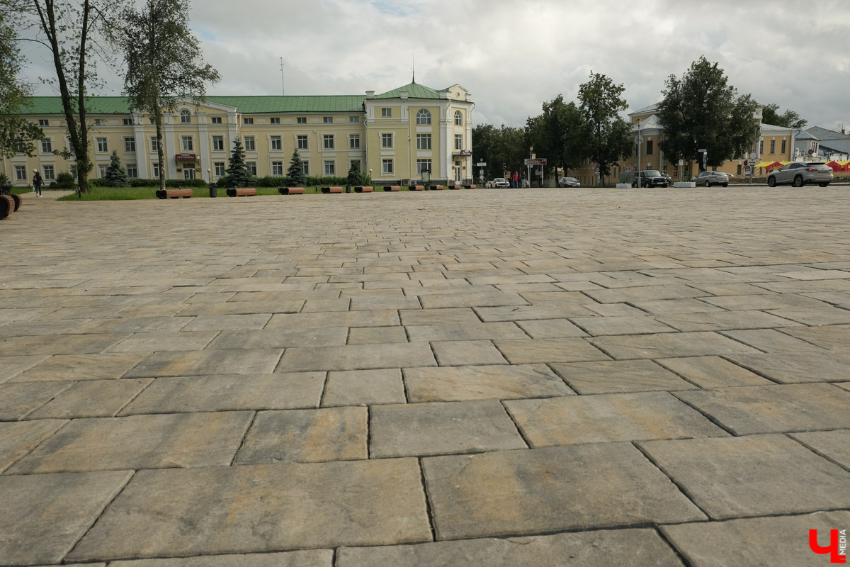 В Суздале продолжается подготовка к тысячелетнему юбилею города. В историческом центре возводят местный парк Зарядье