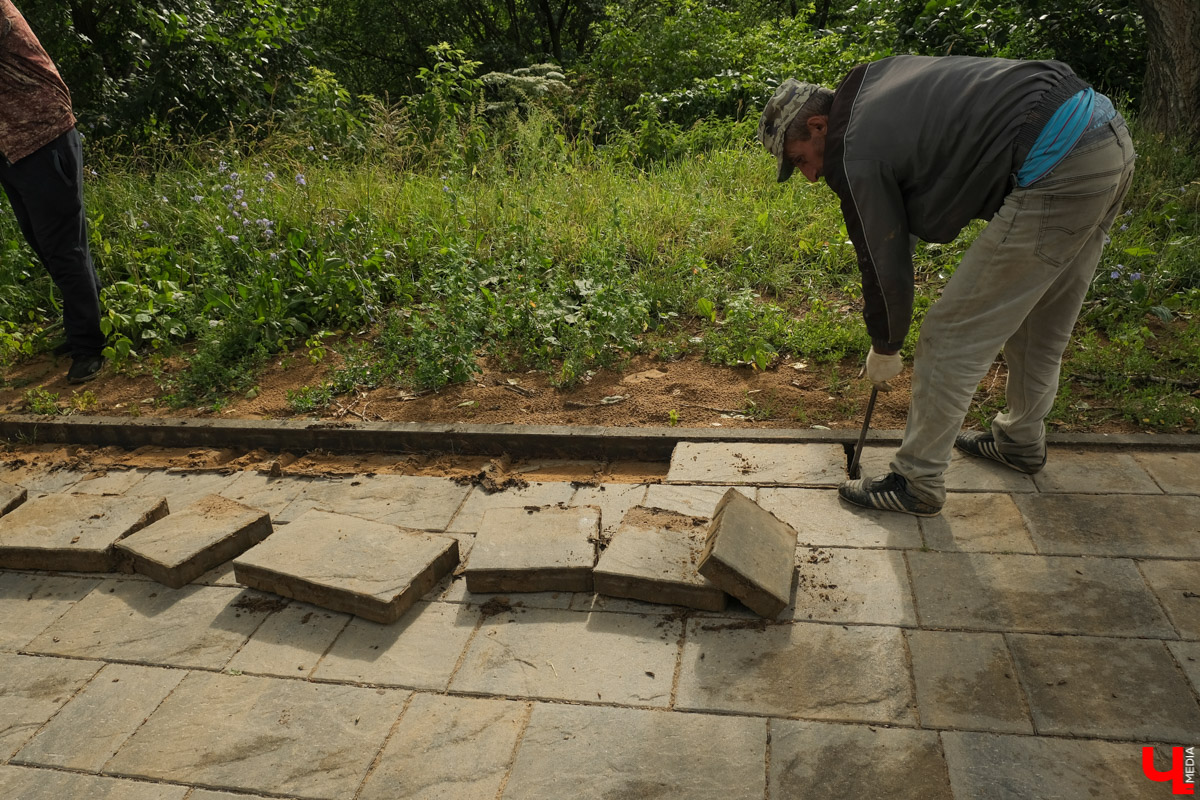 В Суздале продолжается подготовка к тысячелетнему юбилею города. В историческом центре возводят местный парк Зарядье