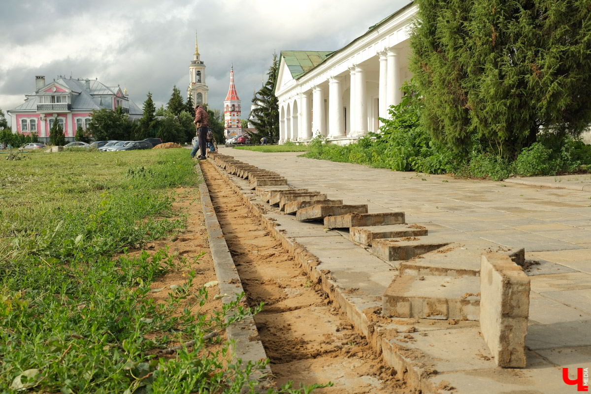 В Суздале продолжается подготовка к тысячелетнему юбилею города. В историческом центре возводят местный парк Зарядье