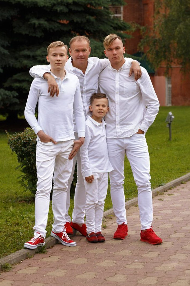 Владимирский футболист Григорий Гришин много лет провел в Африке, где играл в чемпионате ЮАР. Но контракт с клубом в июне закончился. На днях 23-летний спортсмен прилетел на родину. С каким бэкграундом? Все спросили у парня лично