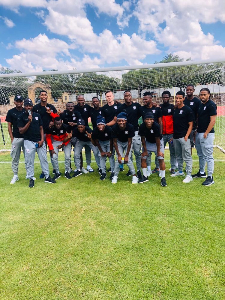 Владимирский футболист Григорий Гришин много лет провел в Африке, где играл в чемпионате ЮАР. Но контракт с клубом в июне закончился. На днях 23-летний спортсмен прилетел на родину. С каким бэкграундом? Все спросили у парня лично