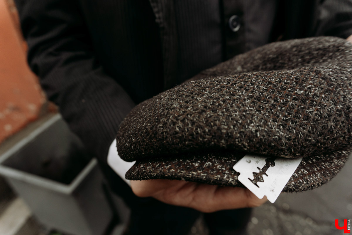 Клоуна Пеннивайза и его компанию на улицах мы уже видели, а местный Томас Шелби из «Острых козырьков» объявился совсем недавно. Узнаем, кем же он является в реальной жизни