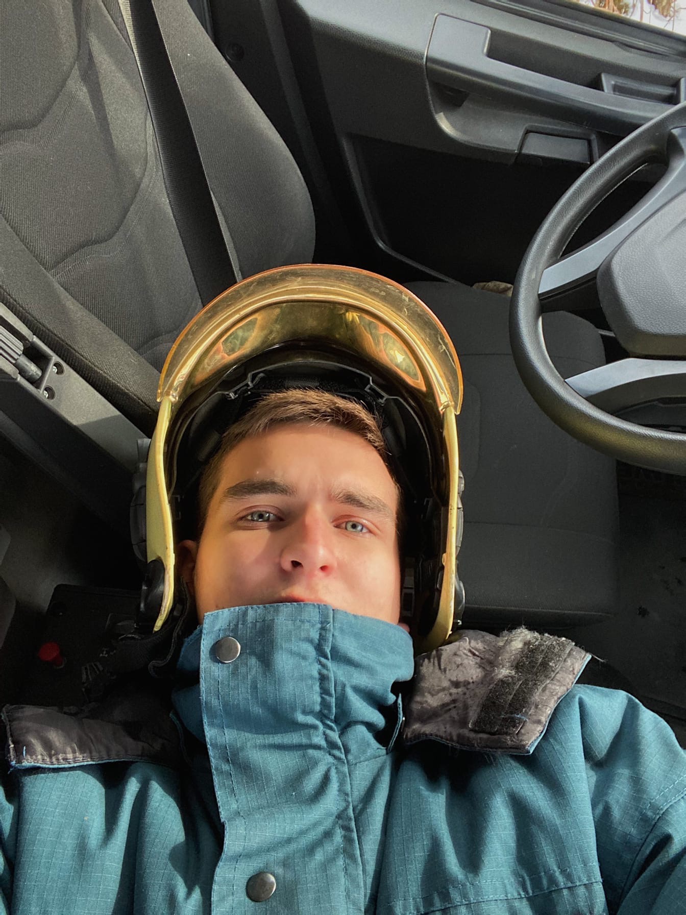 Одна из самых загадочных и нетривиальных историй о блогах из Владимира. Артем Ратников приехал в областной центр с лекцией, остался на ПМЖ, устроился в МЧС и теперь ведет блог о чрезвычайных событиях города