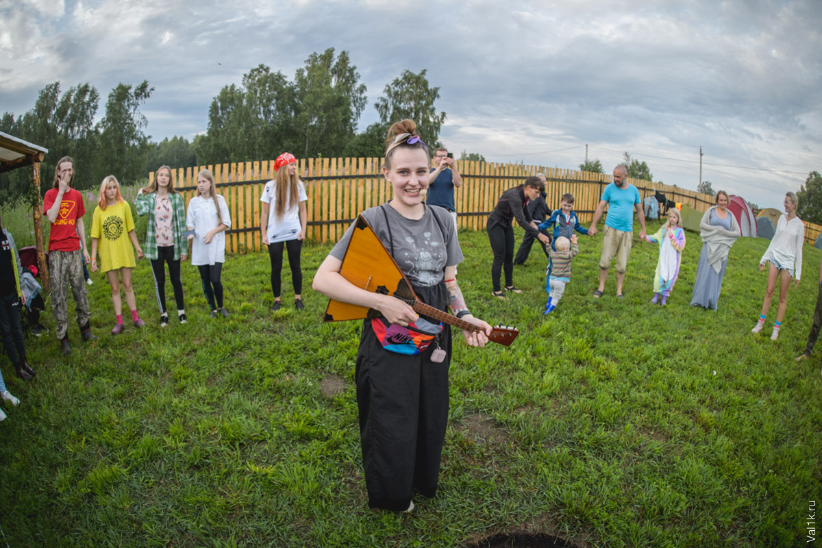 Рисунки на полях, концерты в лесах... Деревенские развлечения как новый стиль жизни, скорее читайте и присоединяйтесь