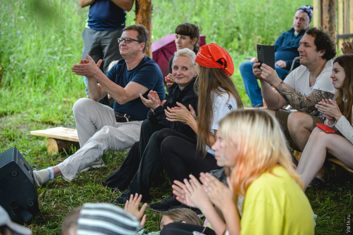 Рисунки на полях, концерты в лесах... Деревенские развлечения как новый стиль жизни, скорее читайте и присоединяйтесь