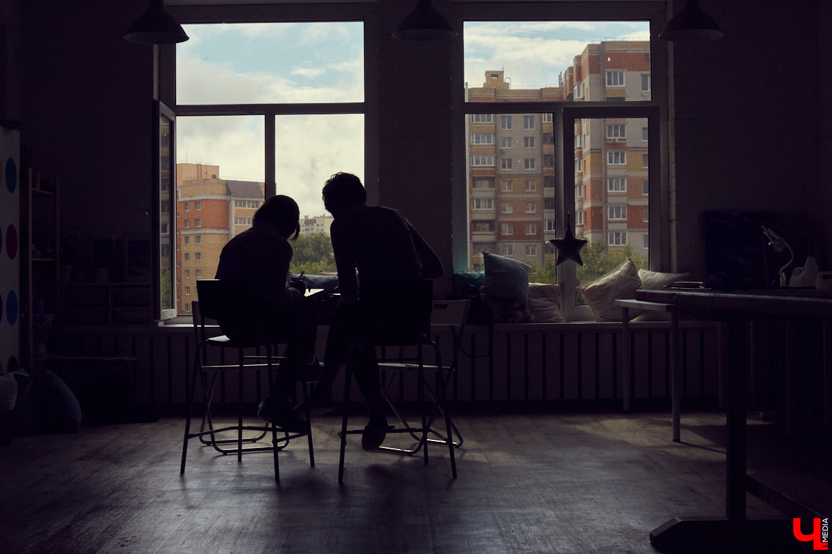 Татьяна Маклашина, владимирский fashion-иллюстратор, пошагово объясняет, как работать с программой Procreate и создавать красивые скетчи