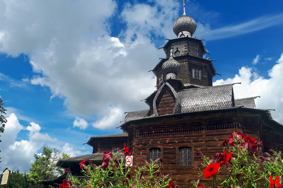 Известный актер Виктор Бычков озвучил экскурсию для аудиогида по суздальскому Музею деревянного зодчества. Мы протестировали новинку и делимся впечатлениями
