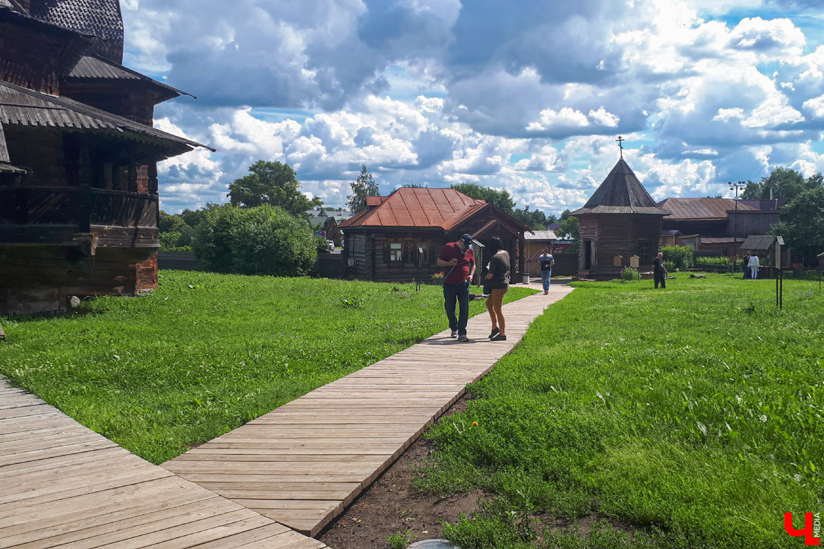 Известный актер Виктор Бычков озвучил экскурсию для аудиогида по суздальскому Музею деревянного зодчества. Мы протестировали новинку и делимся впечатлениями