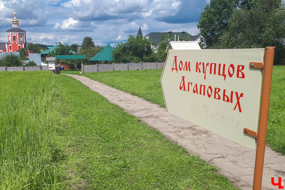 Известный актер Виктор Бычков озвучил экскурсию для аудиогида по суздальскому Музею деревянного зодчества. Мы протестировали новинку и делимся впечатлениями