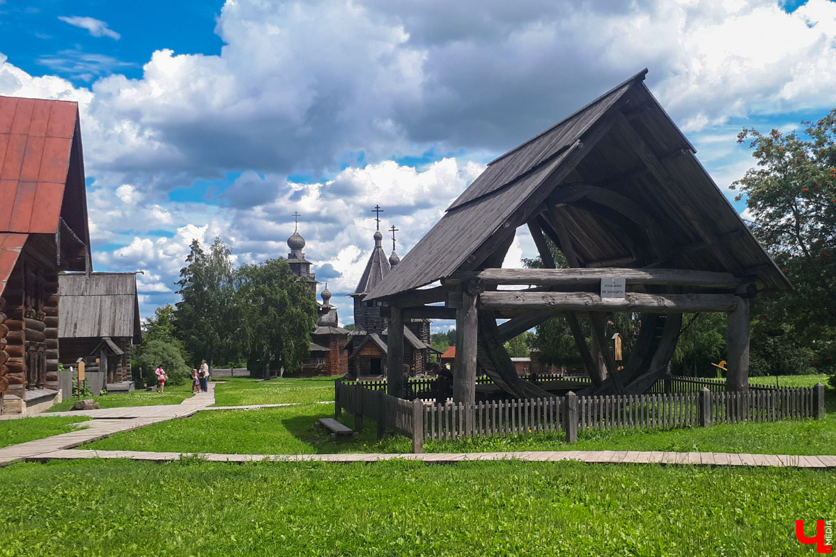 Известный актер Виктор Бычков озвучил экскурсию для аудиогида по суздальскому Музею деревянного зодчества. Мы протестировали новинку и делимся впечатлениями