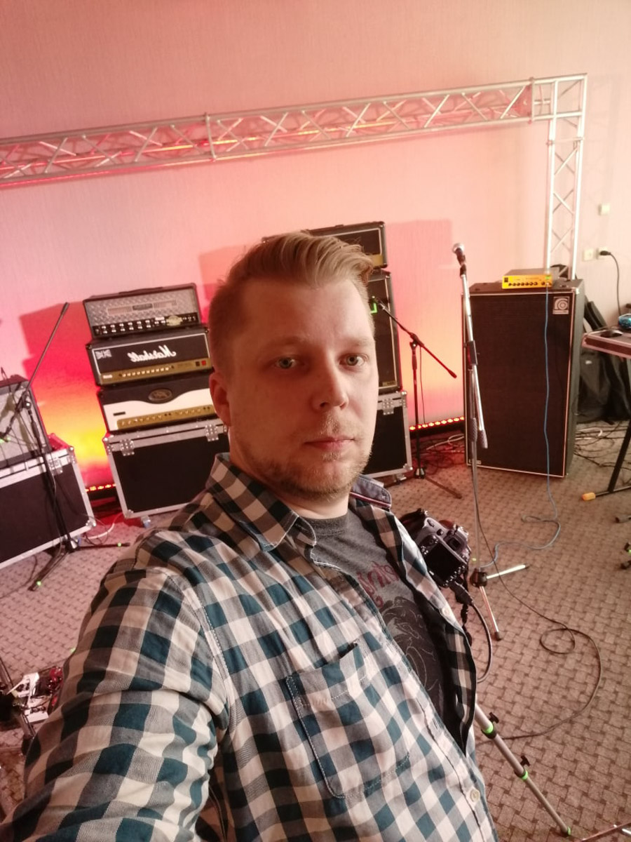 Соскучились по концертам? Присоединяйтесь к выступлениям владимирских музыкантов онлайн, они расположились в «Гостиной». Более того, в скором времени вместе с музыкой и разговорами ребята планируют обосноваться на одном из городских летников