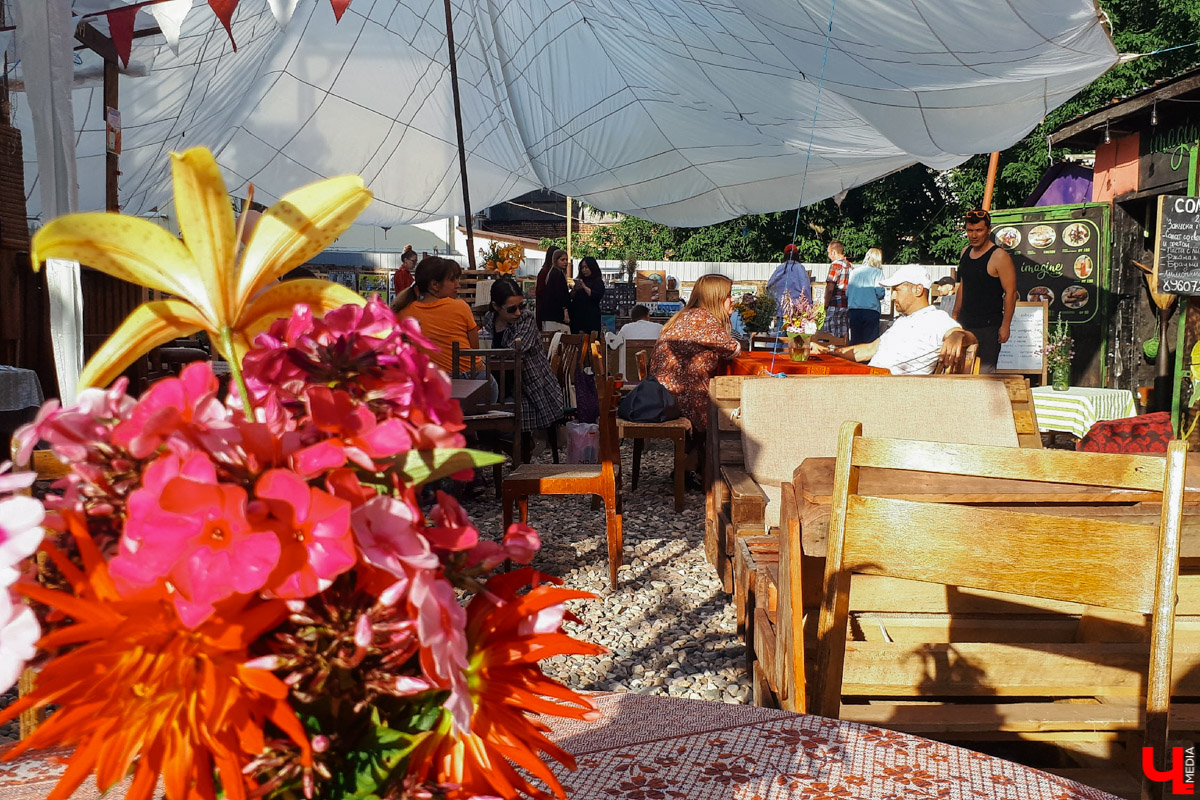 25 и 26 июля во Владимире работал «Летний маркет». На этот раз мастера хендмейда разместились в «РестоДворе» на Девической