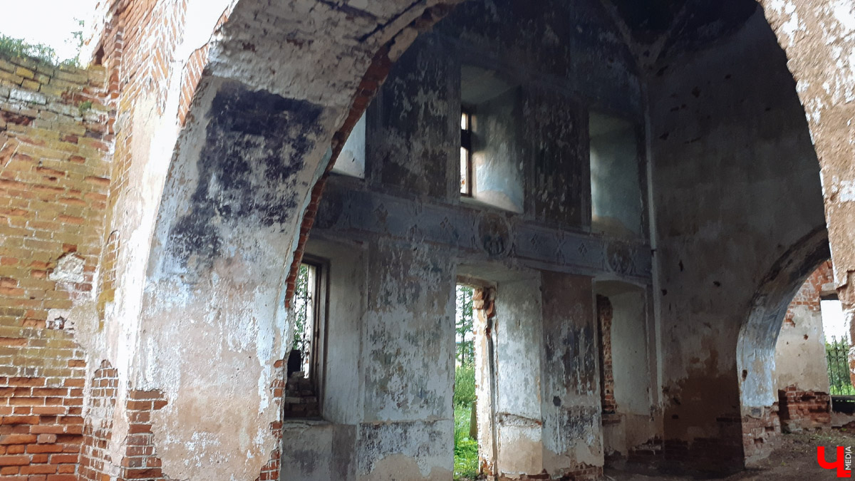 Села Хотенское и Новгородское в Суздальском районе могут похвастаться интересной историей. А еще в них стоят красивые заброшенные храмы