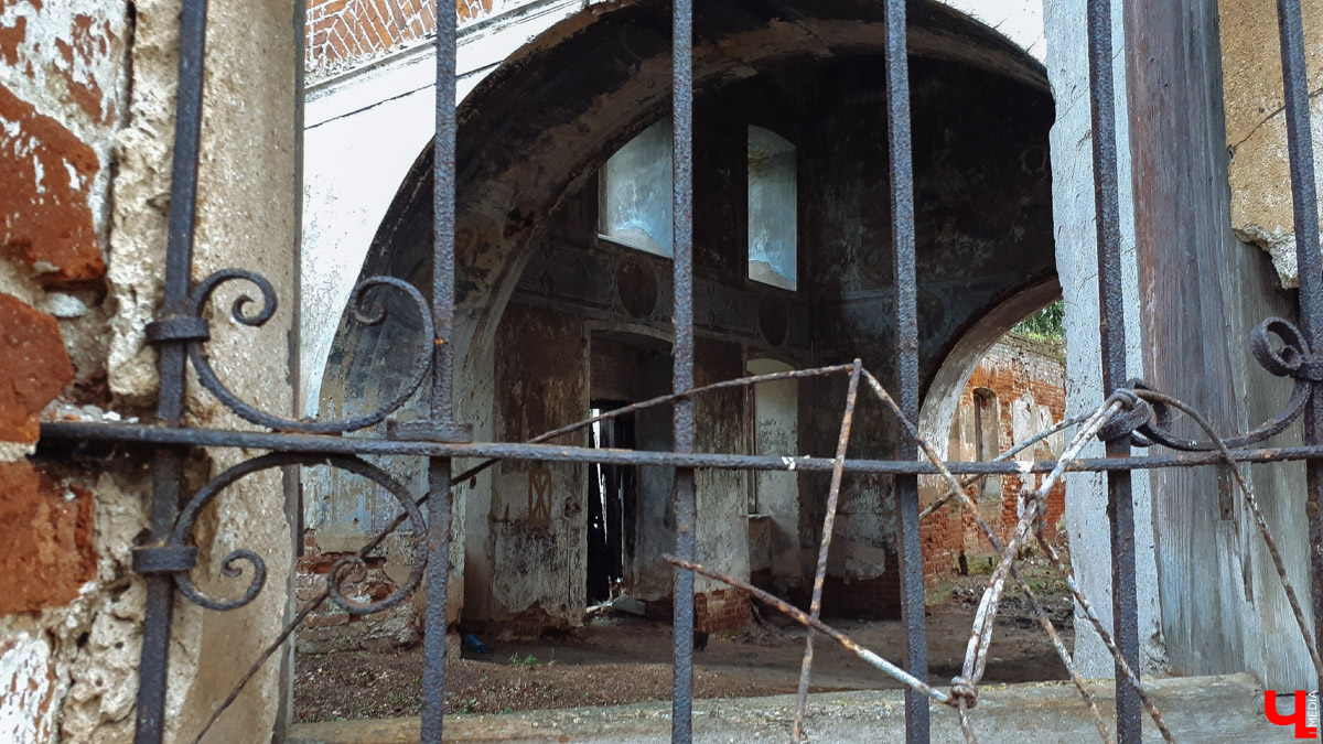 Села Хотенское и Новгородское в Суздальском районе могут похвастаться интересной историей. А еще в них стоят красивые заброшенные храмы