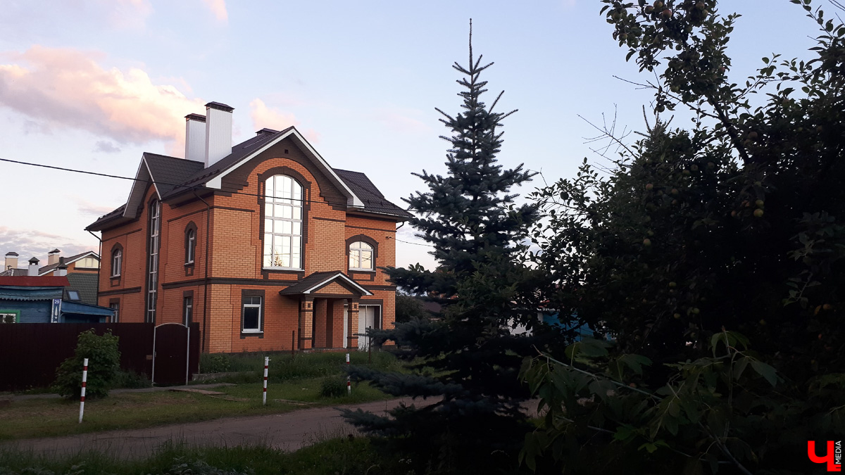 Фотопрогулка по Юго-западному району Владимира. Необычные дома на улицах Нижняя Дуброва, Пугачева, Совхозная, Красная