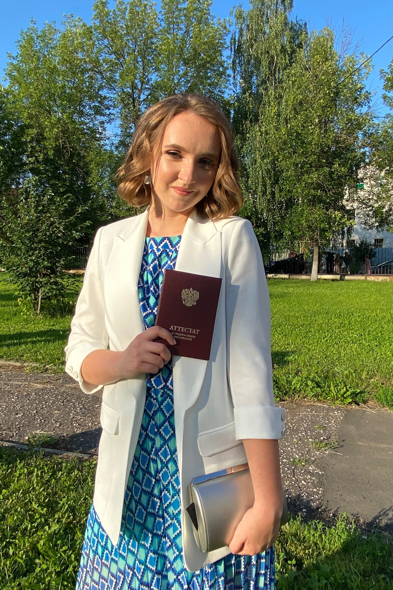 Стали известны результаты очередных ЕГЭ. И оказалось, что сразу пятеро владимирских выпускников, которые получили наивысшие баллы, учились в одном классе. Мы взглянули на эти умные лица и пообщались с их классным руководителем