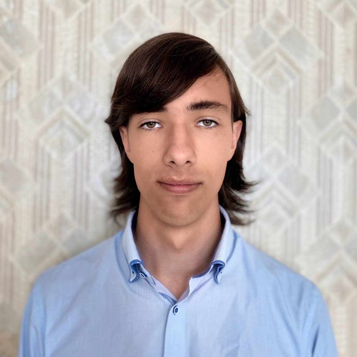 Стали известны результаты очередных ЕГЭ. И оказалось, что сразу пятеро владимирских выпускников, которые получили наивысшие баллы, учились в одном классе. Мы взглянули на эти умные лица и пообщались с их классным руководителем