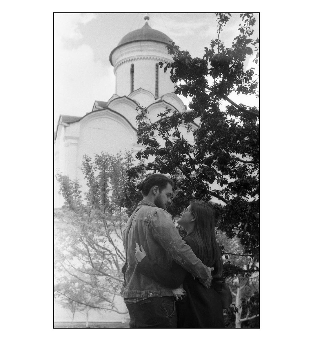 Два хобби Артема Пестова: готовка и пленочная фотография. Одно из них приносит деньги, второе забирает. Зато теперь мы знаем, как город Владимир выглядит в объективе современного документалиста