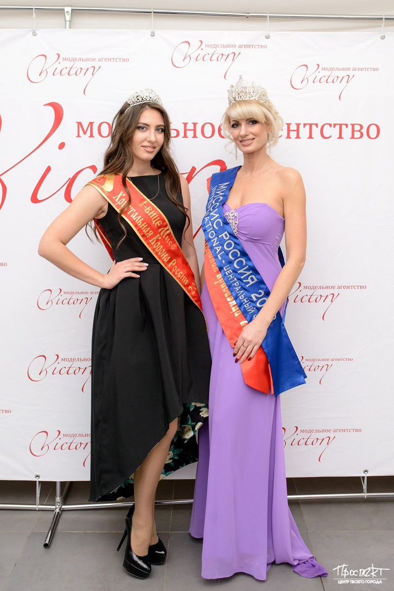 Не так давно Виктория Селеметова открыла на Большой Нижегородской новую студию красоты сети Victory. Девушка активно развивает свой бренд и в других направлениях: возглавляет модельное агентство и проводит региональные конкурсы красоты